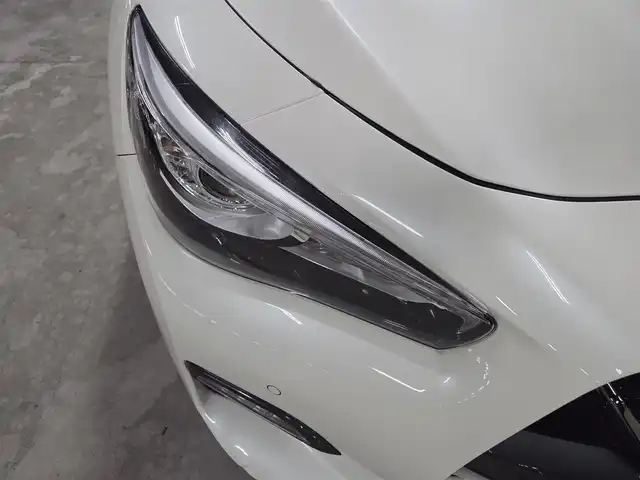 日産 スカイライン 400R 長崎県 2020(令2)年 9万km ブリリアントホワイトパール ワンオーナー/サンルーフ/BOSEパフォーマンスサウンド/純正8型ナビ/フルセグTV/アラウンドビューモニター/ビルトインETC/前後ドライブレコーダー/レーダークルーズコントロール/フロント/バックソナー/全方位運転支援システム/・衝突被害軽減ブレーキ/・車線逸脱防止支援システム/・車間距離維持支援システム/・前後誤発進抑制機能/ツインターボ/LEDヘッドランプ/革巻きステアリング/パドルシフト/ブラック革シート/前席パワーシート/純正19インチアルミホイール/レッドブレーキキャリパー/スマートキー/プッシュエンジンスターター/禁煙車