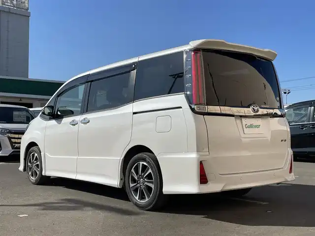 トヨタ ノア Si ダブルバイビーⅡ 東京都 2019(令1)年 5万km ホワイトパールクリスタルシャイン 純正大型ナビ/(CD/DVD/フルセグ/BT/USB)/純正後席モニター/バックカメラ/両側電動スライドドア/前方ドライブレコーダー/ビルトインＥＴＣ/クルーズコントロール/衝突軽減ブレーキ/コーナーセンサー（前/後）/レーンキープアシスト/ＬＥＤヘッドライト/オートハイビーム/フォグランプ/純正フロアマット/純正サイドバイザー/レーダー探知機/シートカバー/スマートキ