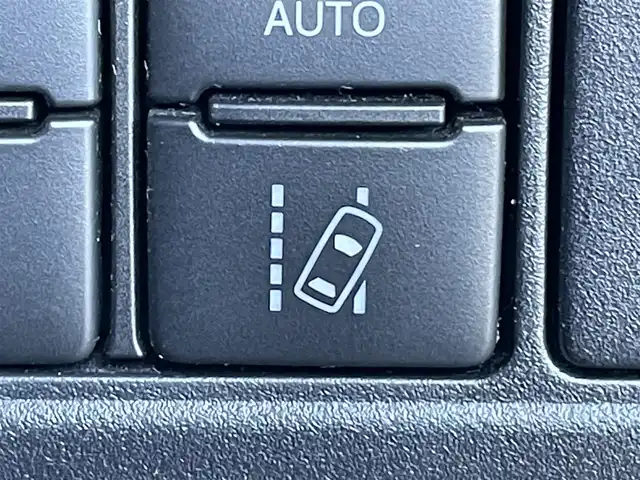 トヨタ ノア Si ダブルバイビーⅡ 東京都 2019(令1)年 5万km ホワイトパールクリスタルシャイン 純正大型ナビ/(CD/DVD/フルセグ/BT/USB)/純正後席モニター/バックカメラ/両側電動スライドドア/前方ドライブレコーダー/ビルトインＥＴＣ/クルーズコントロール/衝突軽減ブレーキ/コーナーセンサー（前/後）/レーンキープアシスト/ＬＥＤヘッドライト/オートハイビーム/フォグランプ/純正フロアマット/純正サイドバイザー/レーダー探知機/シートカバー/スマートキ