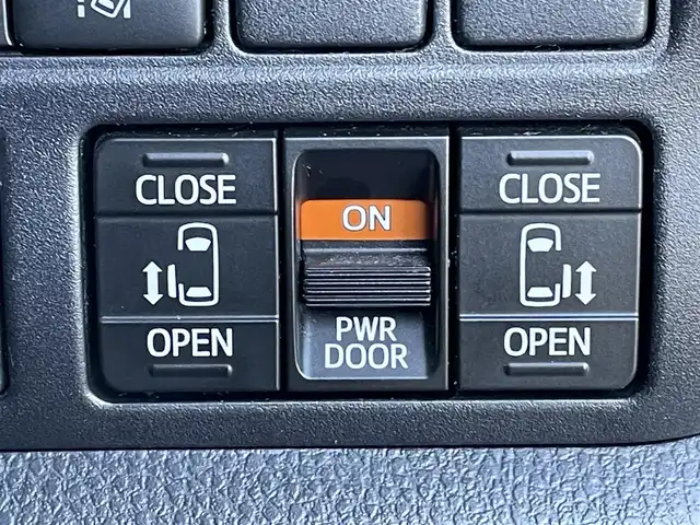 トヨタ ノア Si ダブルバイビーⅡ 東京都 2019(令1)年 5万km ホワイトパールクリスタルシャイン 純正大型ナビ/(CD/DVD/フルセグ/BT/USB)/純正後席モニター/バックカメラ/両側電動スライドドア/前方ドライブレコーダー/ビルトインＥＴＣ/クルーズコントロール/衝突軽減ブレーキ/コーナーセンサー（前/後）/レーンキープアシスト/ＬＥＤヘッドライト/オートハイビーム/フォグランプ/純正フロアマット/純正サイドバイザー/レーダー探知機/シートカバー/スマートキ