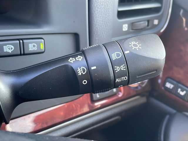 トヨタ クラウン マジェスタ Fバージョン 福岡県 2016(平28)年 6.1万km ブラック 純正ナビ/フルセグTV/Bluetooth/CD/DVD再生機能有/後席社外モニター/本革シート/シートヒーター/エアシート/追従付きクルーズコントロール/純正１７インチアルミホイール/ブラインドスポットモニター/コーナーセンサー/ドライブレコーダー/LEDヘッドライト/フォグライト