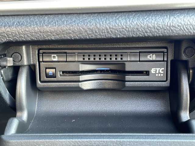 トヨタ クラウン マジェスタ Fバージョン 福岡県 2016(平28)年 6.1万km ブラック 純正ナビ/フルセグTV/Bluetooth/CD/DVD再生機能有/後席社外モニター/本革シート/シートヒーター/エアシート/追従付きクルーズコントロール/純正１７インチアルミホイール/ブラインドスポットモニター/コーナーセンサー/ドライブレコーダー/LEDヘッドライト/フォグライト