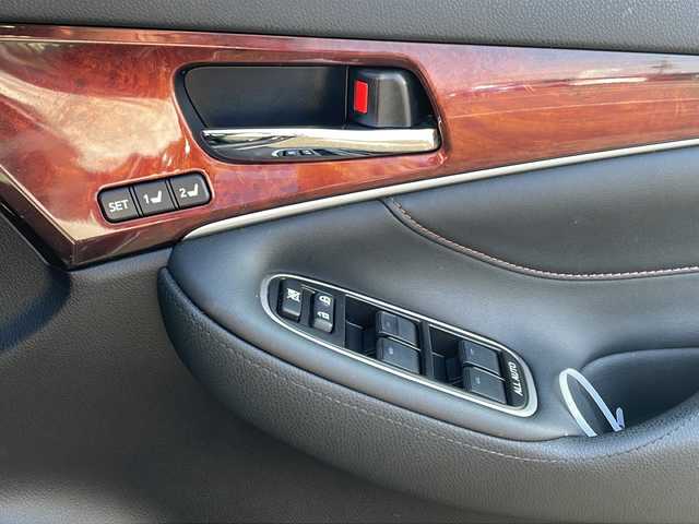 トヨタ クラウン マジェスタ Fバージョン 福岡県 2016(平28)年 6.1万km ブラック 純正ナビ/フルセグTV/Bluetooth/CD/DVD再生機能有/後席社外モニター/本革シート/シートヒーター/エアシート/追従付きクルーズコントロール/純正１７インチアルミホイール/ブラインドスポットモニター/コーナーセンサー/ドライブレコーダー/LEDヘッドライト/フォグライト