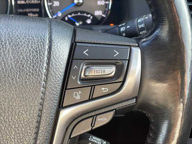 トヨタ クラウン マジェスタ Fバージョン 福岡県 2016(平28)年 6.1万km ブラック 純正ナビ/フルセグTV/Bluetooth/CD/DVD再生機能有/後席社外モニター/本革シート/シートヒーター/エアシート/追従付きクルーズコントロール/純正１７インチアルミホイール/ブラインドスポットモニター/コーナーセンサー/ドライブレコーダー/LEDヘッドライト/フォグライト