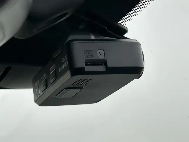 日産 ノート e－パワー メダリスト 福岡県 2017(平29)年 1万km ガーネットレッド 純正ナビ（ＢＴ，フルセグＴＶ）　/全方位カメラ　/純正ドライブレコーダー　/ＥＴＣ　/デジタルルームミラー　/コーナーセンサー　/エマージェンシーブレーキ　/レーンキープ　/アイドリングストップ　/ハーフレザーシート