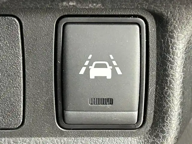日産 ノート e－パワー メダリスト 福岡県 2017(平29)年 1万km ガーネットレッド 純正ナビ（ＢＴ，フルセグＴＶ）　/全方位カメラ　/純正ドライブレコーダー　/ＥＴＣ　/デジタルルームミラー　/コーナーセンサー　/エマージェンシーブレーキ　/レーンキープ　/アイドリングストップ　/ハーフレザーシート