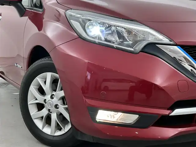 日産 ノート e－パワー メダリスト 福岡県 2017(平29)年 1万km ガーネットレッド 純正ナビ（ＢＴ，フルセグＴＶ）　/全方位カメラ　/純正ドライブレコーダー　/ＥＴＣ　/デジタルルームミラー　/コーナーセンサー　/エマージェンシーブレーキ　/レーンキープ　/アイドリングストップ　/ハーフレザーシート