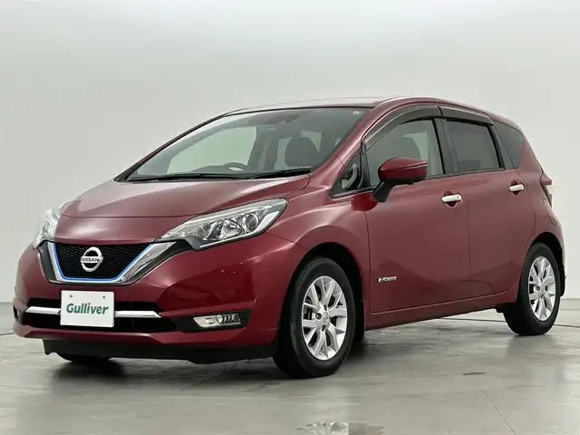 日産 ノート e－パワー メダリスト 福岡県 2017(平29)年 1万km ガーネットレッド 純正ナビ（ＢＴ，フルセグＴＶ）　/全方位カメラ　/純正ドライブレコーダー　/ＥＴＣ　/デジタルルームミラー　/コーナーセンサー　/エマージェンシーブレーキ　/レーンキープ　/アイドリングストップ　/ハーフレザーシート