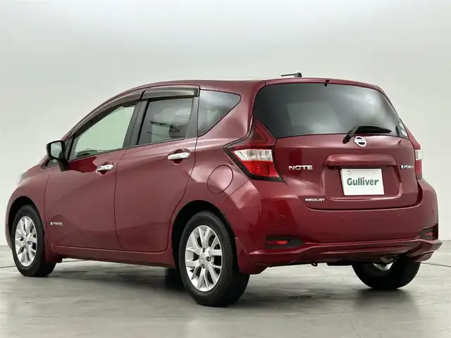 日産 ノート e－パワー メダリスト 福岡県 2017(平29)年 1万km ガーネットレッド 純正ナビ（ＢＴ，フルセグＴＶ）　/全方位カメラ　/純正ドライブレコーダー　/ＥＴＣ　/デジタルルームミラー　/コーナーセンサー　/エマージェンシーブレーキ　/レーンキープ　/アイドリングストップ　/ハーフレザーシート