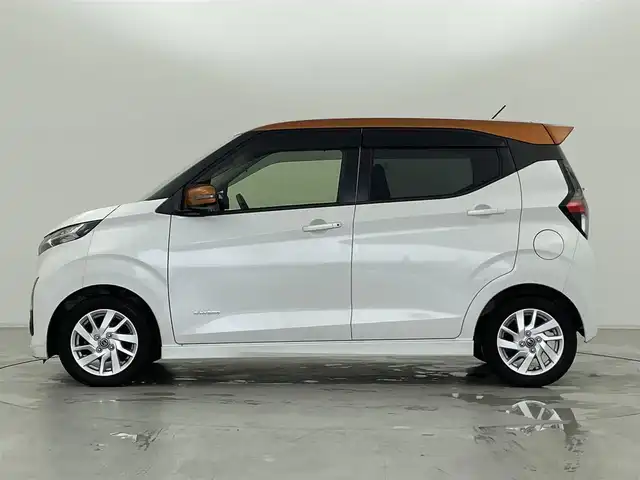 日産 デイズ ハイウェイスターX 群馬県 2020(令2)年 5.7万km プレミアムサンシャインオレンジメタリック/シルキーホワイト 純正9インチナビ/・AM/FM/CD/DVD/SD/Bluetooth/フルセグTV/アラウンドビューモニター/エマージェンシーブレーキ/車線逸脱警報システム/ETC/アイドリングストップ/プッシュスタート/スマートキー/ステアリングスイッチ