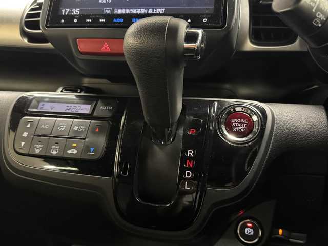 ホンダ Ｎ ＢＯＸ スラッシュ X 三重県 2015(平27)年 5.6万km ミラノレッド ガソリン/FF/インパネCVT/純正 8インチナビ VRM-165VFEi/（FM/AM/CD/DVD/Music Rack/USB/iPod/SD/Bluetooth/TV/HDMI/VTR/AUX）/バックカメラ/サウンドマッピングシステム/ドライブレコーダー 前方/ETC/安全/・近距離衝突軽減ブレーキ（CTBA：シティブレーキアクティブシステム）/・VSA（ABS、TCS、横すべり抑制）/・サイド＆カーテンエアバッグシステム/装備/・シートヒーター（D/N）/・ステアリングヒーター/・モード切替ステアリング/・クルーズコントロール/・オートライト/・ディスチャージヘッドライト（HID）/・ステアリングスイッチ/・ワイヤレス充電器/・オートエアコン/・電動格納ドアミラー/・プッシュスタート/・スマートキーx2/・保/取/ナビ取/など