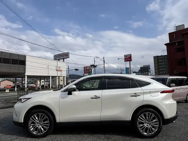 トヨタ ハリアー Z 熊本県 2020(令2)年 2.7万km ホワイトパールクリスタルシャイン 純正ナビ/【フルセグTV/Bluetooth再生/CD/DVD】/JBLサウンド/パノラミックビューモニター/デジタルインナーミラー/ブラインドスポットモニター/レーダークルーズコントロール/レーントレーシングアシスト/プリクラッシュセーフティ/クリアランスソナー/リアクロストラフィックアラート/ヘッドアップディスプレイ/オートハイビーム/LEDオートライト/ビルトインETC2.0/電動リアゲート