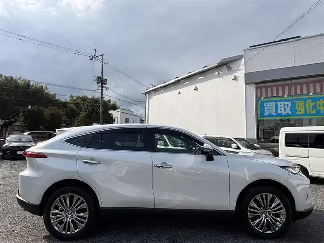 トヨタ ハリアー Z 熊本県 2020(令2)年 2.7万km ホワイトパールクリスタルシャイン 純正ナビ/【フルセグTV/Bluetooth再生/CD/DVD】/JBLサウンド/パノラミックビューモニター/デジタルインナーミラー/ブラインドスポットモニター/レーダークルーズコントロール/レーントレーシングアシスト/プリクラッシュセーフティ/クリアランスソナー/リアクロストラフィックアラート/ヘッドアップディスプレイ/オートハイビーム/LEDオートライト/ビルトインETC2.0/電動リアゲート