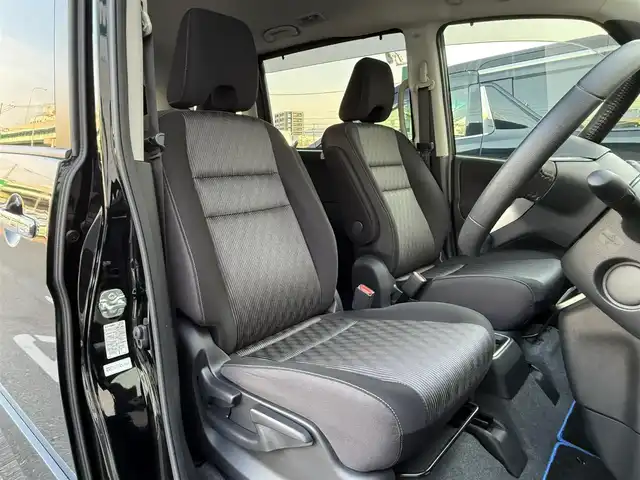 日産 セレナ e－パワー ハイウェイスター V 福岡県 2021(令3)年 4.3万km ダイヤモンドブラック 純正10型SDナビ(フルセグTV/CD/DVD/BT)アラウンドビューモニタープロパイロットエマージェンシーブレーキコーナーセンサーBSM両側パワスラドラレコETCインテリジェントルームミラーUSBポート純正LEDヘッドライト純正16インチアルミホイール純正フロアマット