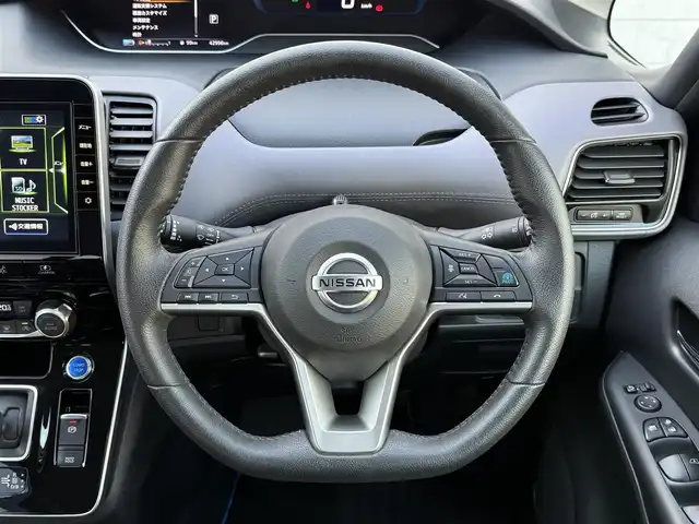 日産 セレナ e－パワー ハイウェイスター V 福岡県 2021(令3)年 4.3万km ダイヤモンドブラック 純正10型SDナビ(フルセグTV/CD/DVD/BT)アラウンドビューモニタープロパイロットエマージェンシーブレーキコーナーセンサーBSM両側パワスラドラレコETCインテリジェントルームミラーUSBポート純正LEDヘッドライト純正16インチアルミホイール純正フロアマット