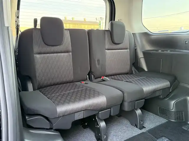日産 セレナ e－パワー ハイウェイスター V 福岡県 2021(令3)年 4.3万km ダイヤモンドブラック 純正10型SDナビ(フルセグTV/CD/DVD/BT)アラウンドビューモニタープロパイロットエマージェンシーブレーキコーナーセンサーBSM両側パワスラドラレコETCインテリジェントルームミラーUSBポート純正LEDヘッドライト純正16インチアルミホイール純正フロアマット