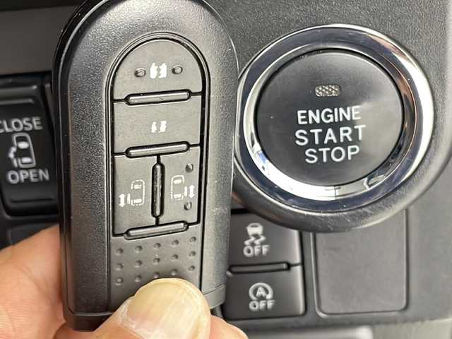 トヨタ タンク カスタムG－T 群馬県 2017(平29)年 7.1万km パールホワイトⅢ 純正９型ナビ　バックカメラ　前席シートヒーター　両側電動スライドドア　クルーズコントロール　ドラレコ　ビルトインＥＴＣ　衝突被害軽減ブレーキ　ＬＥＤヘッドライト・フォグ　革巻きステアリング　禁煙