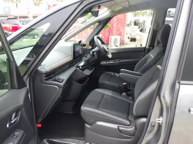 日産 セレナ ハイウェイスター V 千葉県 2023(令5)年 2.3万km ダークメタルグレー エマージェンシーブレーキ/プロパイロット/インテリジェントクルーズコントロール/インテリジェントルームミラー/ハンズフリー両側パワースライドドア/純正コネクトナビ/地デジTV/【Bluetooth接続】/アラウンドビューモニター/革巻きステアリング/ステアリングスイッチ/パドルシフト/ETC/LEDヘッドライト/フォグライト/ウインカーミラー/コーナーセンサー/純正16インチアルミホイル/サイド/カーテンエアバッグ/インテリジェントキー