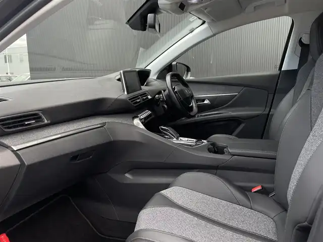 プジョー ５００８ アリュール 長野県 2018(平30)年 2.6万km 黒 純正ナビＴＶ　/ハーフレザーシート　/純正１８ＡＷ　/Ｂ／Ｓカメラ　/ＬＫＡ　/ＢＳＭ　/ＬＥＤヘッドライト　/ＥＴＣ　/Ｐバックドア