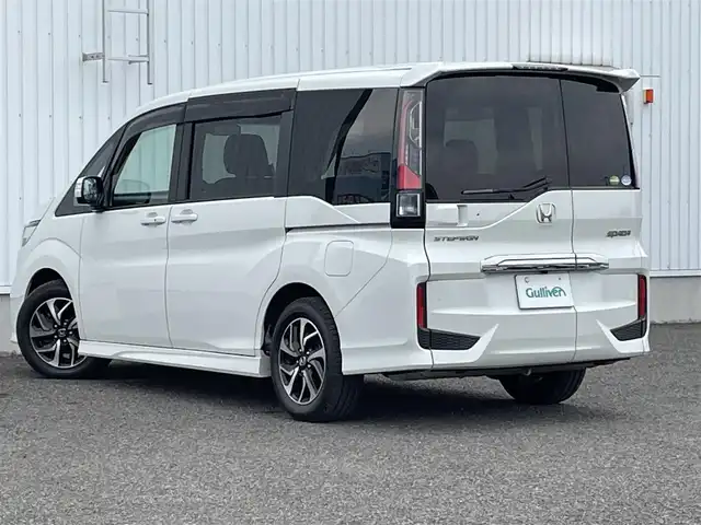 ホンダ ステップワゴン スパーダ ホンダセンシング 熊本県 2020(令2)年 5.6万km プラチナホワイトパール 純正SDナビ/・AM/FM/CD/DVD/SD/BT/・AppleCarPlay/・フルセグTV/バックカメラ/ホンダセンシング/・アダプティブクルーズコントロール/・車線維持支援システム/・標識認識機能/・先行車発進お知らせ機能/・路外逸脱抑制機能/・衝突軽減ブレーキ/オートライト/・LEDライト/・フォグランプ/革巻きステアリング/・ステアリングリモコン/・パドルシフト/電動格納ミラー/・ウィンカーミラー/テレビキャンセラー/純正フロアマット/純正アルミホイール/スマートキー