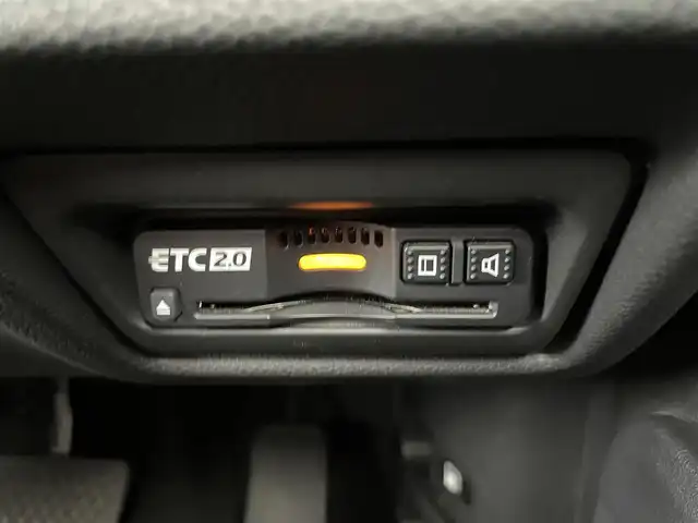 ホンダ ステップワゴン スパーダ ホンダセンシング 熊本県 2020(令2)年 5.6万km プラチナホワイトパール 純正SDナビ/・AM/FM/CD/DVD/SD/BT/・AppleCarPlay/・フルセグTV/バックカメラ/ホンダセンシング/・アダプティブクルーズコントロール/・車線維持支援システム/・標識認識機能/・先行車発進お知らせ機能/・路外逸脱抑制機能/・衝突軽減ブレーキ/オートライト/・LEDライト/・フォグランプ/革巻きステアリング/・ステアリングリモコン/・パドルシフト/電動格納ミラー/・ウィンカーミラー/テレビキャンセラー/純正フロアマット/純正アルミホイール/スマートキー