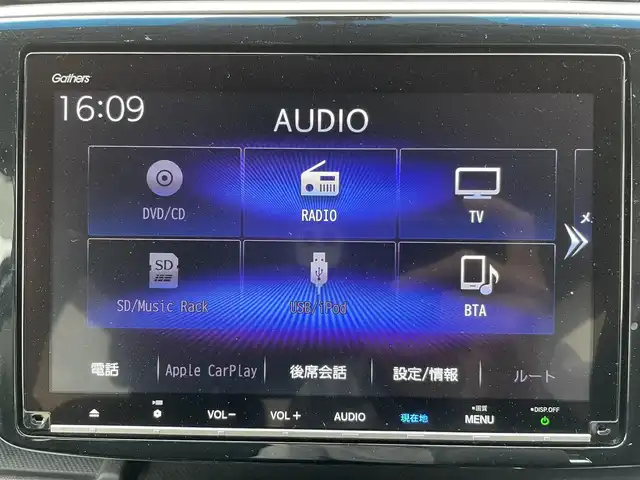 ホンダ ステップワゴン スパーダ ホンダセンシング 熊本県 2020(令2)年 5.6万km プラチナホワイトパール 純正SDナビ/・AM/FM/CD/DVD/SD/BT/・AppleCarPlay/・フルセグTV/バックカメラ/ホンダセンシング/・アダプティブクルーズコントロール/・車線維持支援システム/・標識認識機能/・先行車発進お知らせ機能/・路外逸脱抑制機能/・衝突軽減ブレーキ/オートライト/・LEDライト/・フォグランプ/革巻きステアリング/・ステアリングリモコン/・パドルシフト/電動格納ミラー/・ウィンカーミラー/テレビキャンセラー/純正フロアマット/純正アルミホイール/スマートキー