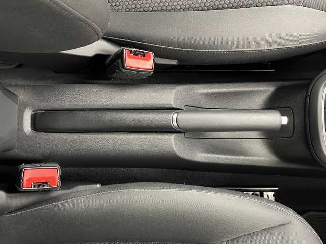 アウディ Ａ１ 1．0TFSI 秋田県 2018(平30)年 2.7万km グレイシアホワイトメタリック 純正ナビ /バックカメラ /フルセグTV /コーナーセンサー /HIDヘッドライト　/コントラストルーフ　/前席シートヒーター　/横滑り防止装置　/クリアランスソナー /アイドリングストップ　/スマートキー　/オートライト/純正AW/純正フロアマット/ウィンカーミラー /革巻きステアリング/プッシュスタート /オートエアコン /電格ミラー