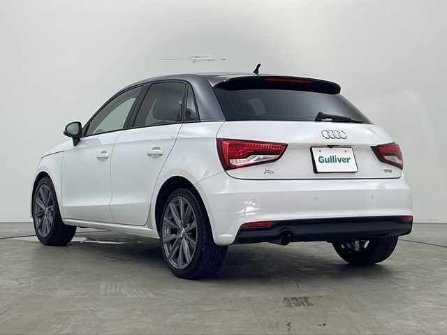 アウディ Ａ１ 1．0TFSI 秋田県 2018(平30)年 2.7万km グレイシアホワイトメタリック 純正ナビ /バックカメラ /フルセグTV /コーナーセンサー /HIDヘッドライト　/コントラストルーフ　/前席シートヒーター　/横滑り防止装置　/クリアランスソナー /アイドリングストップ　/スマートキー　/オートライト/純正AW/純正フロアマット/ウィンカーミラー /革巻きステアリング/プッシュスタート /オートエアコン /電格ミラー