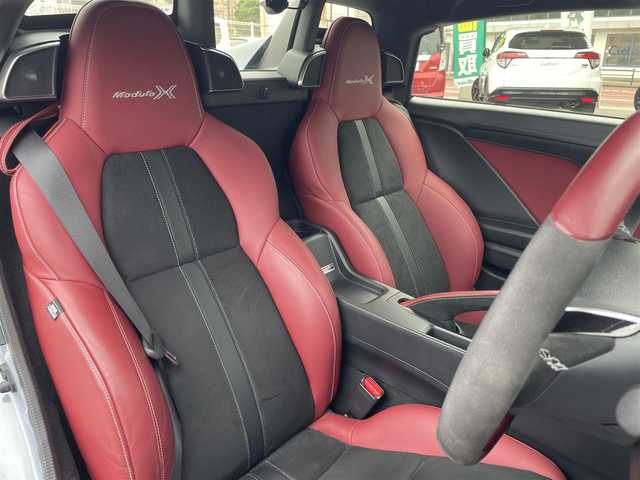 ホンダ Ｓ６６０ モデューロX バージョンZ 大分県 2021(令3)年 1.6万km ソニックグレーパール ワンオーナー/Spoonマフラー/赤黒ハーフレザーシート/純正オンダッシュナビ VXU-192SSi/【ワンセグ/BTオーディオ/USB】/バックカメラ/純正アルミホイール (F:15インチ R:16インチ)/シティブレーキアクティブシステム/クルーズコントロール/純正5段階減衰力調整機構付サスペンション/アクティブスポイラー/ボルドーレッドロールトップ/ブラックエンブレム/カーボン調インテリアパネル/ドアライニングパネル/シートセンターバッグ/前後2カメラREC機能付デジタルインナーミラー/イルミネーション付スカッフプレート/ETC/LEDヘッドライト/LEDフォグランプ/オートライト/赤レザー&アルカンターラコンビステアリング/ステアリングスイッチ/チルトステアリング/シートヒーター/ウインカーミラー/横滑り防止装置/フロアマット/電動調整ミラー/サイド&Wエアバッグ/電子制御制動力配分システム付ABS/スマートキー×2/保証書/車両取説/ナビ取説