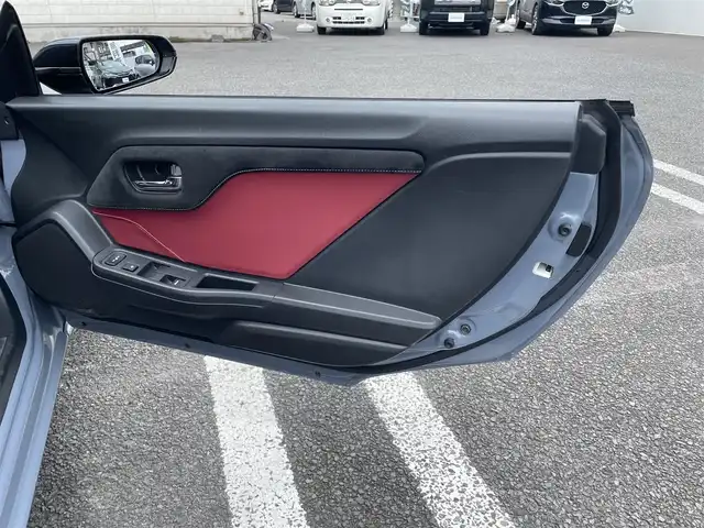 ホンダ Ｓ６６０ モデューロX バージョンZ 大分県 2021(令3)年 1.6万km ソニックグレーパール ワンオーナー/Spoonマフラー/赤黒ハーフレザーシート/純正オンダッシュナビ VXU-192SSi/【ワンセグ/BTオーディオ/USB】/バックカメラ/純正アルミホイール (F:15インチ R:16インチ)/シティブレーキアクティブシステム/クルーズコントロール/純正5段階減衰力調整機構付サスペンション/アクティブスポイラー/ボルドーレッドロールトップ/ブラックエンブレム/カーボン調インテリアパネル/ドアライニングパネル/シートセンターバッグ/前後2カメラREC機能付デジタルインナーミラー/イルミネーション付スカッフプレート/ETC/LEDヘッドライト/LEDフォグランプ/オートライト/赤レザー&アルカンターラコンビステアリング/ステアリングスイッチ/チルトステアリング/シートヒーター/ウインカーミラー/横滑り防止装置/フロアマット/電動調整ミラー/サイド&Wエアバッグ/電子制御制動力配分システム付ABS/スマートキー×2/保証書/車両取説/ナビ取説