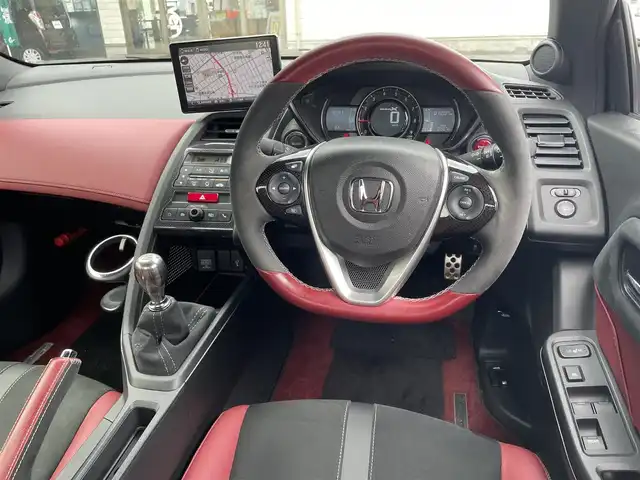 ホンダ Ｓ６６０ モデューロX バージョンZ 大分県 2021(令3)年 1.6万km ソニックグレーパール ワンオーナー/Spoonマフラー/赤黒ハーフレザーシート/純正オンダッシュナビ VXU-192SSi/【ワンセグ/BTオーディオ/USB】/バックカメラ/純正アルミホイール (F:15インチ R:16インチ)/シティブレーキアクティブシステム/クルーズコントロール/純正5段階減衰力調整機構付サスペンション/アクティブスポイラー/ボルドーレッドロールトップ/ブラックエンブレム/カーボン調インテリアパネル/ドアライニングパネル/シートセンターバッグ/前後2カメラREC機能付デジタルインナーミラー/イルミネーション付スカッフプレート/ETC/LEDヘッドライト/LEDフォグランプ/オートライト/赤レザー&アルカンターラコンビステアリング/ステアリングスイッチ/チルトステアリング/シートヒーター/ウインカーミラー/横滑り防止装置/フロアマット/電動調整ミラー/サイド&Wエアバッグ/電子制御制動力配分システム付ABS/スマートキー×2/保証書/車両取説/ナビ取説