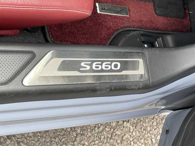 ホンダ Ｓ６６０ モデューロX バージョンZ 大分県 2021(令3)年 1.6万km ソニックグレーパール ワンオーナー/Spoonマフラー/赤黒ハーフレザーシート/純正オンダッシュナビ VXU-192SSi/【ワンセグ/BTオーディオ/USB】/バックカメラ/純正アルミホイール (F:15インチ R:16インチ)/シティブレーキアクティブシステム/クルーズコントロール/純正5段階減衰力調整機構付サスペンション/アクティブスポイラー/ボルドーレッドロールトップ/ブラックエンブレム/カーボン調インテリアパネル/ドアライニングパネル/シートセンターバッグ/前後2カメラREC機能付デジタルインナーミラー/イルミネーション付スカッフプレート/ETC/LEDヘッドライト/LEDフォグランプ/オートライト/赤レザー&アルカンターラコンビステアリング/ステアリングスイッチ/チルトステアリング/シートヒーター/ウインカーミラー/横滑り防止装置/フロアマット/電動調整ミラー/サイド&Wエアバッグ/電子制御制動力配分システム付ABS/スマートキー×2/保証書/車両取説/ナビ取説