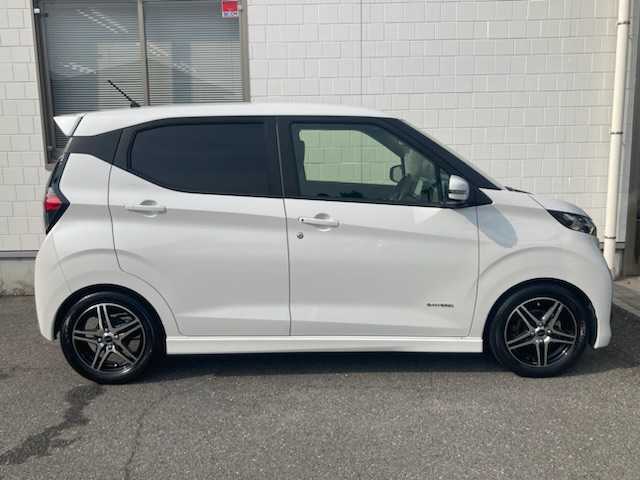 日産 デイズ ハイウェイスターG ターボ 三重県 2019(平31)年 8.9万km ホワイトパール (株)IDOMが運営する【じしゃロン四日市店】の自社ローン専用車両になります。こちらは現金またはオートローンご利用時の価格です。自社ローンご希望の方は別途その旨お申付け下さい/社外SDナビ（CD/DVD/BT/AM/FM）/衝突軽減システム/レーンキープ/前後コーナーセンサー/全方位カメラ/前方向ドライブレコーダー/フルセグTV/ETC/エンジンスタートボタン/スマートキー/スタッドレスタイヤ積み込み4本/ターボ