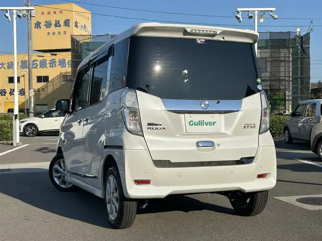 日産 デイズ ルークス ハイウェイスターX 愛媛県 2020(令2)年 7.3万km ホワイトパール 禁煙車/登録時走行距離：72365km/純正ナビ/Bluetooth/CD/DVD/フルセグTV/助手席側パワースライドドア/アラウンドビューモニター/ETC/ドライブレコーダー/レーンキープアシスト/LEDヘッドランプ/オートライト/ハイビームアシスト/オートエアコン/本革巻きステアリング/純正アルミホイール/エンジンスタートボタン