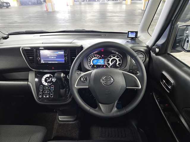 日産 デイズ ルークス ハイウェイスターX 愛媛県 2020(令2)年 7.3万km ホワイトパール 純正ナビ(Bluetooth/CD/DVD)/フルセグTV/助手席側パワースライドドア/アラウンドビューモニター/ビルトインETC/ドライブレコーダー/ソナー機能/インテリジェントエマージェンシーブレーキ/踏み間違い防止アシスト/車線逸脱警報/ビークルダイナミクスコントロール/LEDヘッドランプ/オートライト/ハイビームアシスト/オートエアコン/本革巻きステアリング/ステアリングスイッチ/純正14インチアルミホイール/インテリジェントキー/プッシュエンジンスターター/イモビライザー/禁煙車