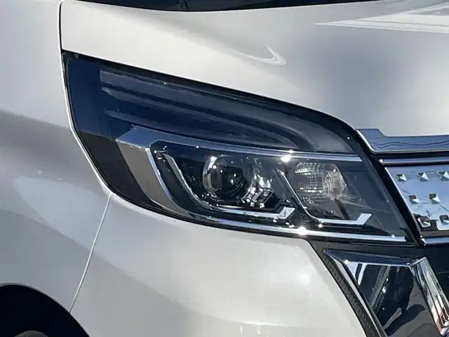 日産 デイズ ルークス ハイウェイスターX 佐賀県 2020(令2)年 7.3万km ホワイトパール こちらは現金またはオートローンご利用時の価格です/自社ローンご希望の方は別途その旨お申付け下さい/禁煙車/登録時走行距離：72365km/純正ナビ/Bluetooth/CD/DVD/フルセグTV/助手席側パワースライドドア/アラウンドビューモニター/ETC/ドライブレコーダー/レーンキープアシスト/LEDヘッドランプ/オートライト/ハイビームアシスト/オートエアコン/本革巻きステアリング/純正アルミホイール/エンジンスタートボタン