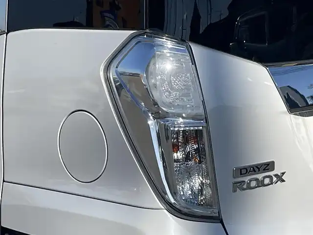 日産 デイズ ルークス ハイウェイスターX 佐賀県 2020(令2)年 7.3万km ホワイトパール こちらは現金またはオートローンご利用時の価格です/自社ローンご希望の方は別途その旨お申付け下さい/禁煙車/登録時走行距離：72365km/純正ナビ/Bluetooth/CD/DVD/フルセグTV/助手席側パワースライドドア/アラウンドビューモニター/ETC/ドライブレコーダー/レーンキープアシスト/LEDヘッドランプ/オートライト/ハイビームアシスト/オートエアコン/本革巻きステアリング/純正アルミホイール/エンジンスタートボタン