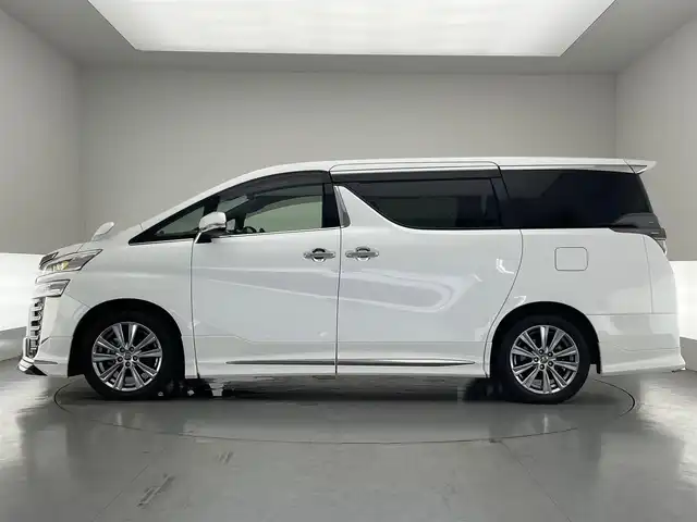 トヨタ ヴェルファイア ゴールデンアイズⅡ 愛知県 2021(令3)年 3.5万km ホワイトパールクリスタルシャイン 純１０．５型ＤＡナビ　フルセグＴＶ　ＤＶＤ再生　バックカメラ　モデリスタフルエアロ　純１２．１型後席モニター　パワーバックドア　ＥＴＣ２．０　前後ドラレコ　黒ハーフレザー　デジタルインナーミラー　禁煙