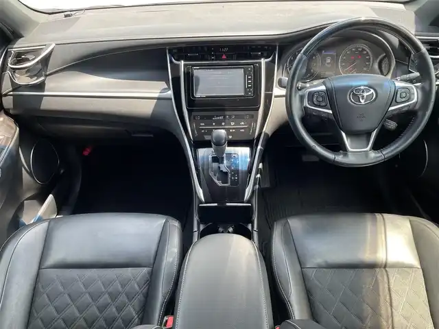 トヨタ ハリアー プレミアム 熊本県 2018(平30)年 6.9万km ホワイトパールクリスタルシャイン 社外ナビ/・AM/FM/CD/DVD/SD/iPod/BT/・フルセグTV/バックカメラ/トヨタセーフティセンス/・レーンディパーチャーアラート/・インテリジェントクリアランスソナー/・プリクラッシュセーフティ/・レーダークルーズコントロール/前後コーナーセンサー/革巻きステアリング/・ステアリングリモコン/・オートチルトアウェイ＆リターン機能/ハーフレザーシート/・D席パワーシート/オートライト/・LEDライト/電動格納ミラー/・ウィンカーミラー/MODELISTA/電動サイドブレーキ/・ホールドボタン/ETC/パワーバックドア/純正ドアバイザー/純正フロアマット/純正アルミホイール/スマートキー