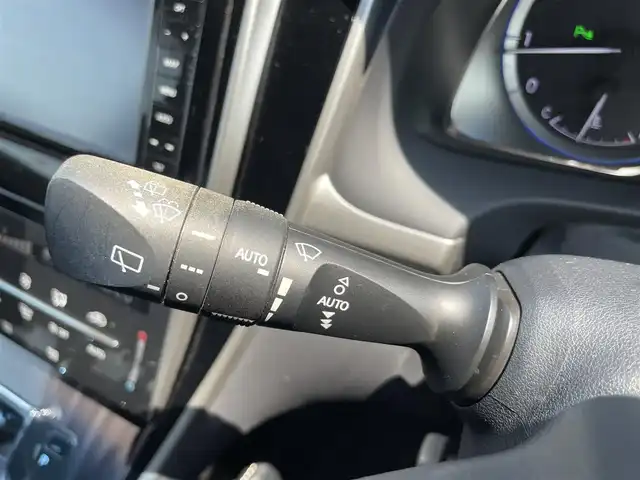 トヨタ ハリアー プレミアム 熊本県 2018(平30)年 6.9万km ホワイトパールクリスタルシャイン 社外ナビ/・AM/FM/CD/DVD/SD/iPod/BT/・フルセグTV/バックカメラ/トヨタセーフティセンス/・レーンディパーチャーアラート/・インテリジェントクリアランスソナー/・プリクラッシュセーフティ/・レーダークルーズコントロール/前後コーナーセンサー/革巻きステアリング/・ステアリングリモコン/・オートチルトアウェイ＆リターン機能/ハーフレザーシート/・D席パワーシート/オートライト/・LEDライト/電動格納ミラー/・ウィンカーミラー/MODELISTA/電動サイドブレーキ/・ホールドボタン/ETC/パワーバックドア/純正ドアバイザー/純正フロアマット/純正アルミホイール/スマートキー