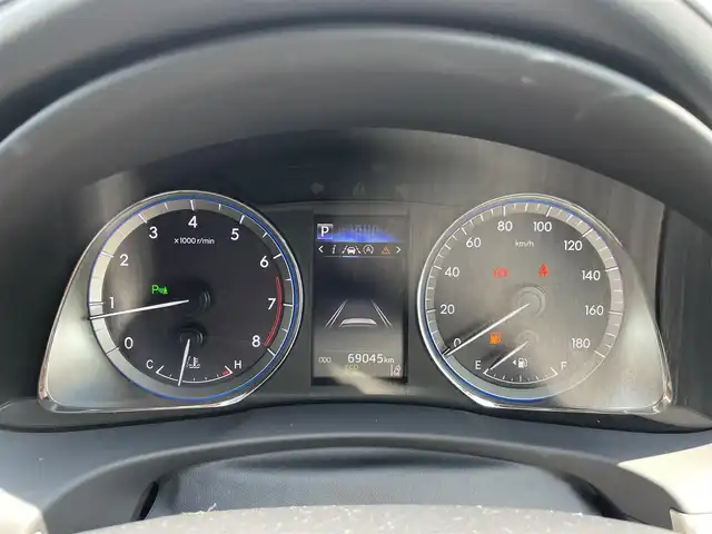 トヨタ ハリアー プレミアム 熊本県 2018(平30)年 6.9万km ホワイトパールクリスタルシャイン 社外ナビ/・AM/FM/CD/DVD/SD/iPod/BT/・フルセグTV/バックカメラ/トヨタセーフティセンス/・レーンディパーチャーアラート/・インテリジェントクリアランスソナー/・プリクラッシュセーフティ/・レーダークルーズコントロール/前後コーナーセンサー/革巻きステアリング/・ステアリングリモコン/・オートチルトアウェイ＆リターン機能/ハーフレザーシート/・D席パワーシート/オートライト/・LEDライト/電動格納ミラー/・ウィンカーミラー/MODELISTA/電動サイドブレーキ/・ホールドボタン/ETC/パワーバックドア/純正ドアバイザー/純正フロアマット/純正アルミホイール/スマートキー