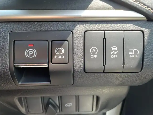 トヨタ ハリアー プレミアム 熊本県 2018(平30)年 6.9万km ホワイトパールクリスタルシャイン 社外ナビ/・AM/FM/CD/DVD/SD/iPod/BT/・フルセグTV/バックカメラ/トヨタセーフティセンス/・レーンディパーチャーアラート/・インテリジェントクリアランスソナー/・プリクラッシュセーフティ/・レーダークルーズコントロール/前後コーナーセンサー/革巻きステアリング/・ステアリングリモコン/・オートチルトアウェイ＆リターン機能/ハーフレザーシート/・D席パワーシート/オートライト/・LEDライト/電動格納ミラー/・ウィンカーミラー/MODELISTA/電動サイドブレーキ/・ホールドボタン/ETC/パワーバックドア/純正ドアバイザー/純正フロアマット/純正アルミホイール/スマートキー