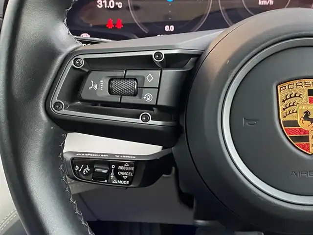 ポルシェ タイカン 4S 福岡県 2021(令3)年 2万km グレーⅡ 禁煙車/スポーツクロノＰＫＧ　/ツートーンレザーインテリア　/パワーステラリングプラス　/レーンチェンジアシスト　/アダプティブクルーズコントロール　/アラウンドビュー付パークアシスト　/アンビエントライト　/アクセントＰＫＧ/プライバシーガラス/20インチTurboエアロホイール/4ゾーンクライメートコントロール/8wayコンフォートシート/パッセンジャーディスプレイ/充電ケーブル車載/シートヒーター/プライバシーガラス/シートメモリー/アダプティブエアーサスペンション/ABS/横滑り防止装置/オートライト/オートマチックハイビーム/衝突被害軽減システム/ポルシェ・スタビリティ・マネージメントシステム