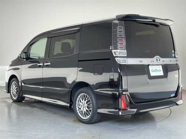 トヨタ ヴォクシー ハイブリッド ZS 煌 愛知県 2018(平30)年 8.3万km ブラック 純正１０型ナビ　フルセグＴＶ　Ｂｌｕｅｔｏｏｔｈ　純正後席モニター　シートヒーター　両側パワスラ　クルーズコントロール　ＬＥＤオートライト　フォグ　セーフティセンス　衝突軽減　車線逸脱　ドラレコ　禁煙