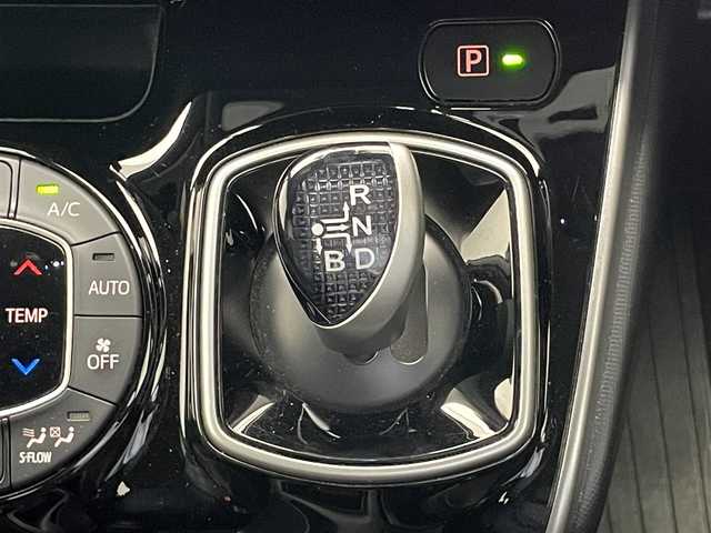 トヨタ ヴォクシー ハイブリッド ZS 煌 愛知県 2018(平30)年 8.3万km ブラック 純正１０型ナビ　フルセグＴＶ　Ｂｌｕｅｔｏｏｔｈ　純正後席モニター　シートヒーター　両側パワスラ　クルーズコントロール　ＬＥＤオートライト　フォグ　セーフティセンス　衝突軽減　車線逸脱　ドラレコ　禁煙
