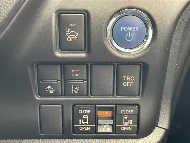トヨタ ヴォクシー ハイブリッド ZS 煌 愛知県 2018(平30)年 8.3万km ブラック 純正１０型ナビ　フルセグＴＶ　Ｂｌｕｅｔｏｏｔｈ　純正後席モニター　シートヒーター　両側パワスラ　クルーズコントロール　ＬＥＤオートライト　フォグ　セーフティセンス　衝突軽減　車線逸脱　ドラレコ　禁煙
