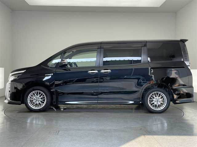 トヨタ ヴォクシー ハイブリッド ZS 煌 愛知県 2018(平30)年 8.3万km ブラック 純正１０型ナビ　フルセグＴＶ　Ｂｌｕｅｔｏｏｔｈ　純正後席モニター　シートヒーター　両側パワスラ　クルーズコントロール　ＬＥＤオートライト　フォグ　セーフティセンス　衝突軽減　車線逸脱　ドラレコ　禁煙