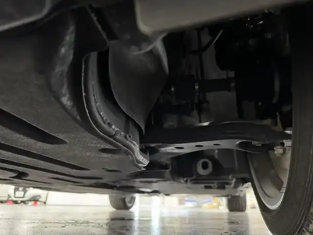 レクサス ＥＳ 300h Fスポーツ 三重県 2023(令5)年 1.1万km ホワイトノーヴァガラスフレーク ハイブリッド/FF/MTモード付フロアCVT/12.3型ナビ/（AM/FM/USB/Bluetooth/Miracast/TV/CarPlay/AndroidAuto）/バックカメラ/ドライブレコーダー前後/ビルトインETC2.0/Lexus Safety System＋/・プリクラッシュセーフティ/・レーントレーシングアシスト/・ブレードスキャンアダプティブハイビームシステム/・レーダークルコン/・ロードサインアシスト/・先行車発進告知/・ドライバー異常時対応システム/・ブラインドスポットモニター［BSM］＋パーキングサポートブレーキ（後方接近車）/メーカーOP装備/●ハンズフリーパワートランク/標準装備/●ムーンルーフ/●電動リヤウインドウサンシェード/●Fスポ専用赤革シート（D席/N席冷暖機能付）/●8wayパワーシート＋電動ランバーサポート（Dメモリー付/N）/●レクサス・クライメイト・コンシェルジュ（左右独立温度調整オートエアコン＆ヒーター・ベンチレータ・ステアリングヒーター自動温度制御）/・3眼LEDヘッドランプ/・パドルシフト/・雨滴感応式フロントワイパー/・Fスポ専用19inAW/・保/取/ナビ取/・スマートキーx2/など