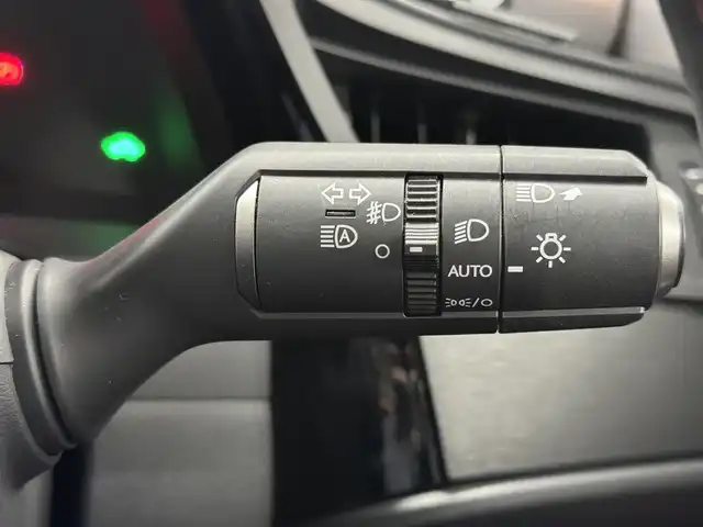 レクサス ＥＳ 300h Fスポーツ 三重県 2023(令5)年 1.1万km ホワイトノーヴァガラスフレーク ハイブリッド/FF/MTモード付フロアCVT/12.3型ナビ/（AM/FM/USB/Bluetooth/Miracast/TV/CarPlay/AndroidAuto）/バックカメラ/ドライブレコーダー前後/ビルトインETC2.0/Lexus Safety System＋/・プリクラッシュセーフティ/・レーントレーシングアシスト/・ブレードスキャンアダプティブハイビームシステム/・レーダークルコン/・ロードサインアシスト/・先行車発進告知/・ドライバー異常時対応システム/・ブラインドスポットモニター［BSM］＋パーキングサポートブレーキ（後方接近車）/メーカーOP装備/●ハンズフリーパワートランク/標準装備/●ムーンルーフ/●電動リヤウインドウサンシェード/●Fスポ専用赤革シート（D席/N席冷暖機能付）/●8wayパワーシート＋電動ランバーサポート（Dメモリー付/N）/●レクサス・クライメイト・コンシェルジュ（左右独立温度調整オートエアコン＆ヒーター・ベンチレータ・ステアリングヒーター自動温度制御）/・3眼LEDヘッドランプ/・パドルシフト/・雨滴感応式フロントワイパー/・Fスポ専用19inAW/・保/取/ナビ取/・スマートキーx2/など