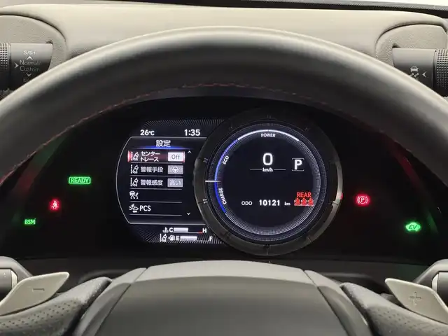 レクサス ＥＳ 300h Fスポーツ 三重県 2023(令5)年 1.1万km ホワイトノーヴァガラスフレーク ハイブリッド/FF/MTモード付フロアCVT/12.3型ナビ/（AM/FM/USB/Bluetooth/Miracast/TV/CarPlay/AndroidAuto）/バックカメラ/ドライブレコーダー前後/ビルトインETC2.0/Lexus Safety System＋/・プリクラッシュセーフティ/・レーントレーシングアシスト/・ブレードスキャンアダプティブハイビームシステム/・レーダークルコン/・ロードサインアシスト/・先行車発進告知/・ドライバー異常時対応システム/・ブラインドスポットモニター［BSM］＋パーキングサポートブレーキ（後方接近車）/メーカーOP装備/●ハンズフリーパワートランク/標準装備/●ムーンルーフ/●電動リヤウインドウサンシェード/●Fスポ専用赤革シート（D席/N席冷暖機能付）/●8wayパワーシート＋電動ランバーサポート（Dメモリー付/N）/●レクサス・クライメイト・コンシェルジュ（左右独立温度調整オートエアコン＆ヒーター・ベンチレータ・ステアリングヒーター自動温度制御）/・3眼LEDヘッドランプ/・パドルシフト/・雨滴感応式フロントワイパー/・Fスポ専用19inAW/・保/取/ナビ取/・スマートキーx2/など